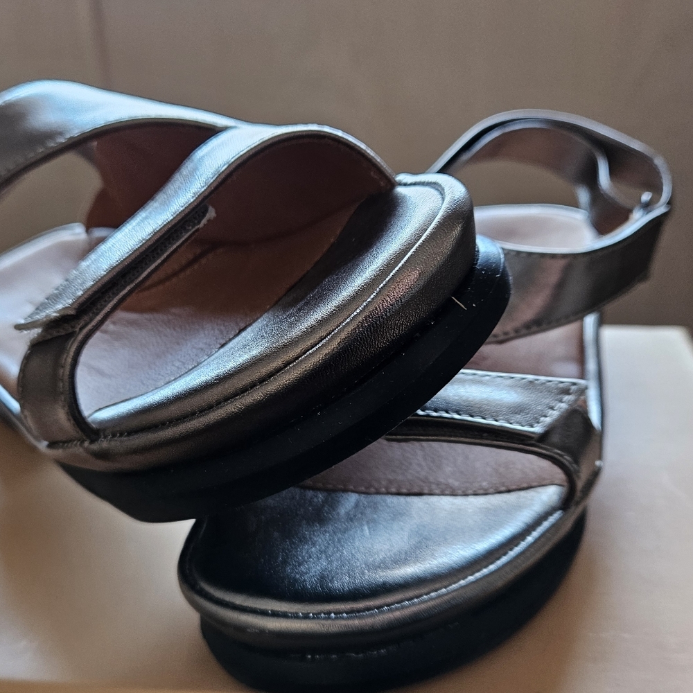 L'Amour Des Pieds Sandals Pewter Metalli